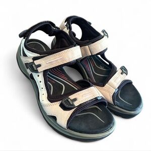 Beige and black ECCO sandals womens 39 EUC